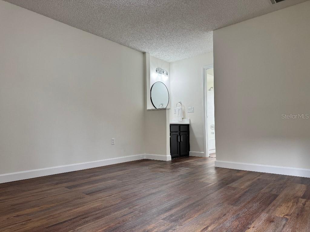 Image 6 of 7 For 3006 Semoran Boulevard H7