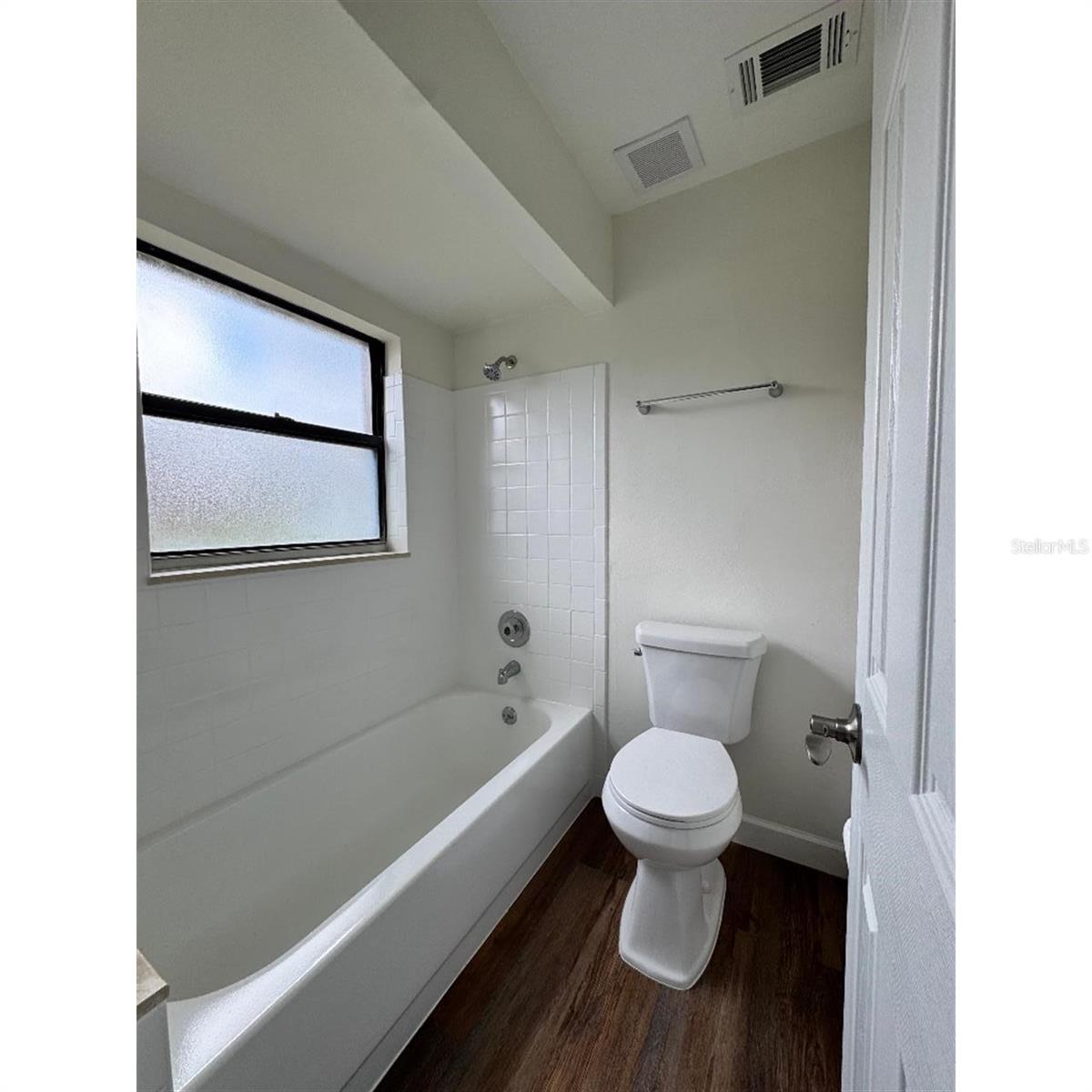 Image 7 of 7 For 3006 Semoran Boulevard H7