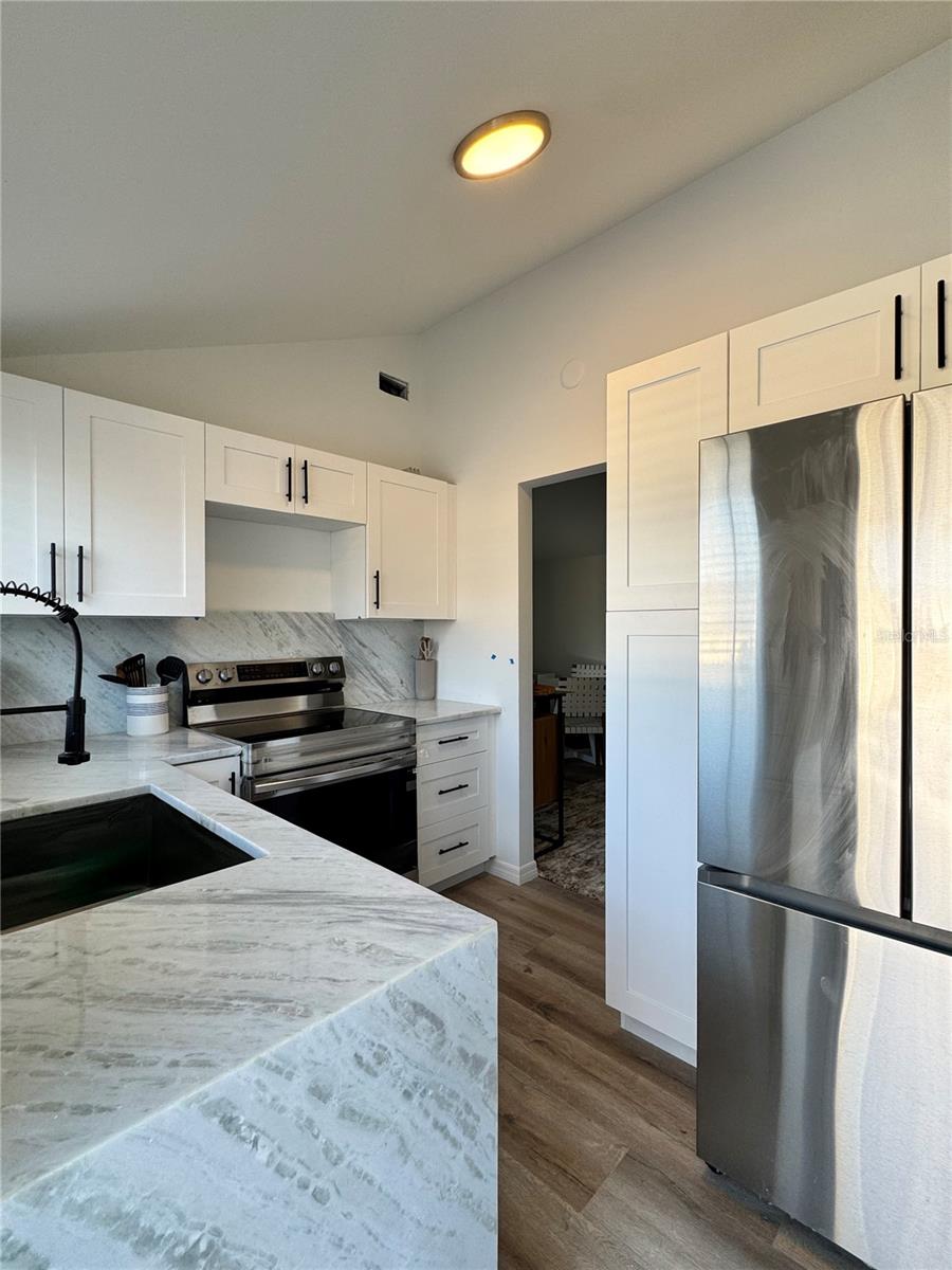 Image 11 of 17 For 6980 Poinsetta