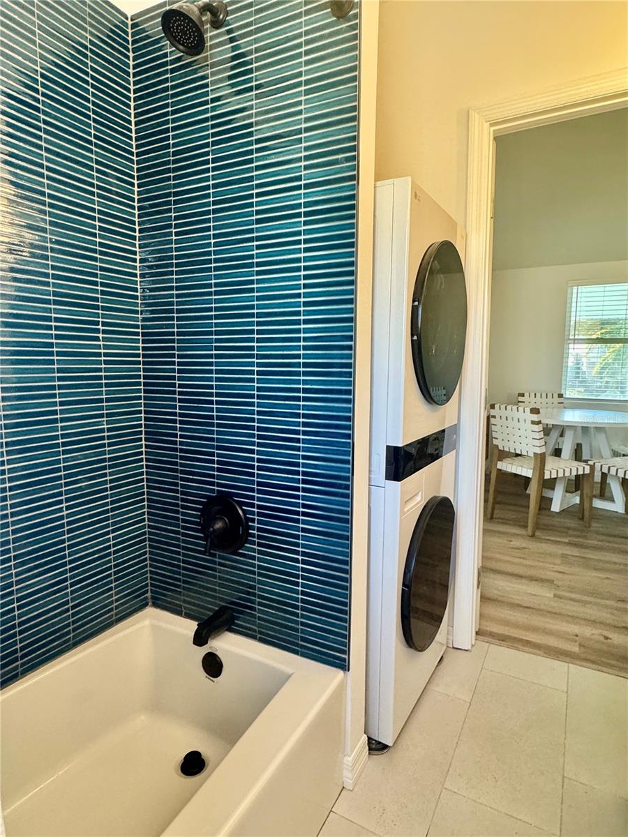 Image 13 of 17 For 6980 Poinsetta