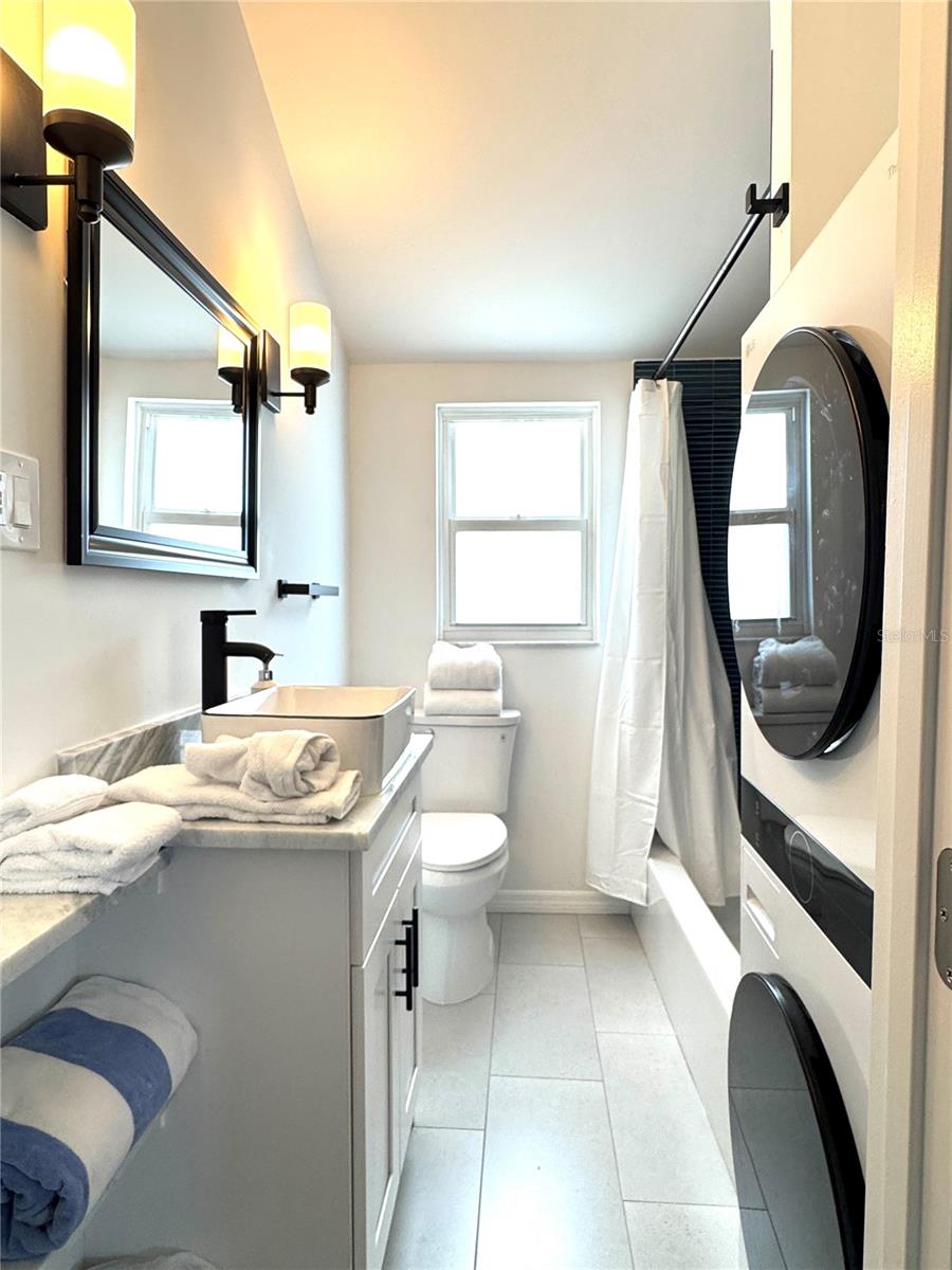 Image 14 of 17 For 6980 Poinsetta