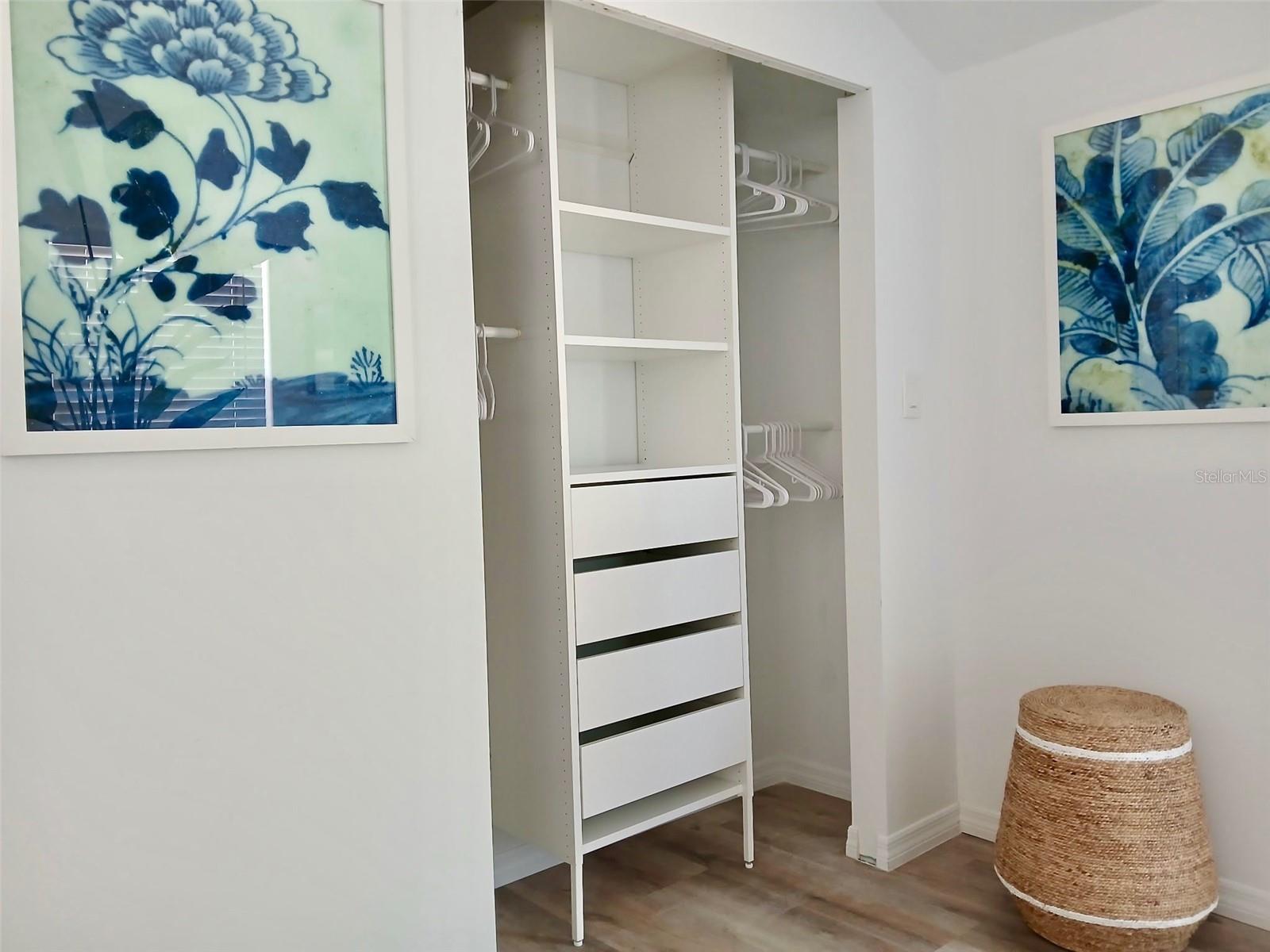 Image 15 of 17 For 6980 Poinsetta