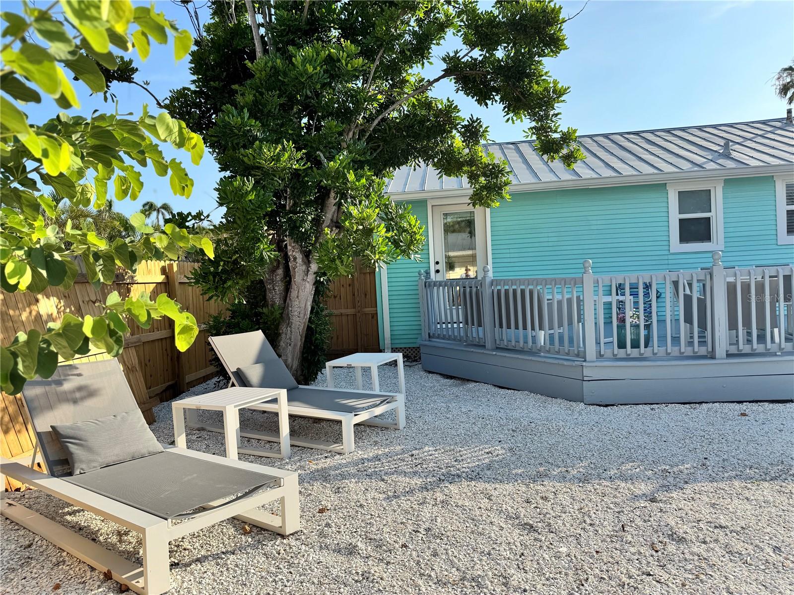 Image 16 of 17 For 6980 Poinsetta