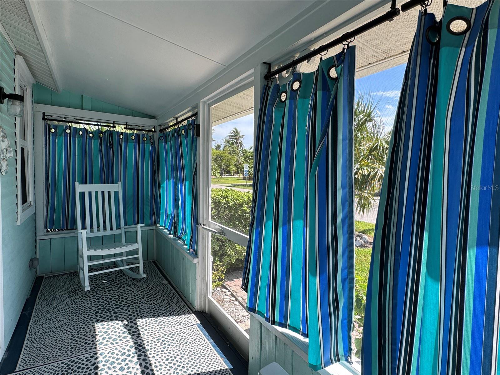 Image 2 of 17 For 6980 Poinsetta