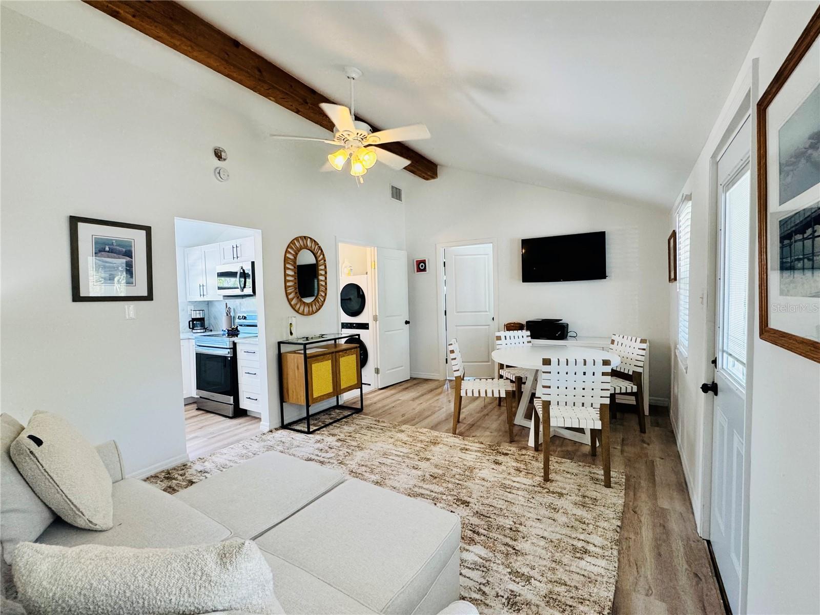 Image 7 of 17 For 6980 Poinsetta