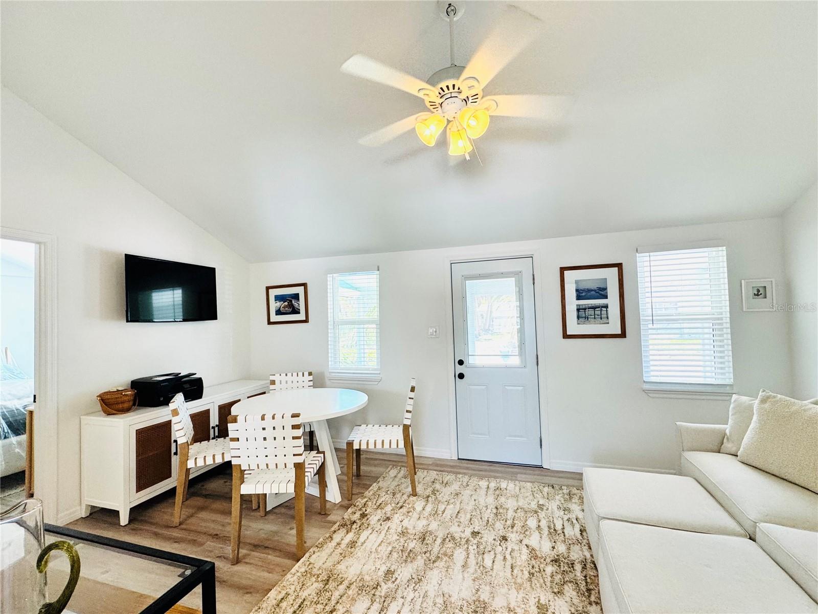 Image 8 of 17 For 6980 Poinsetta