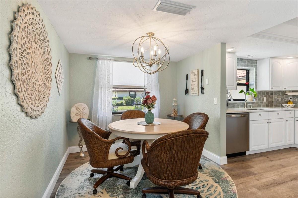 Image 12 of 52 For 286 Laurel Hollow Drive