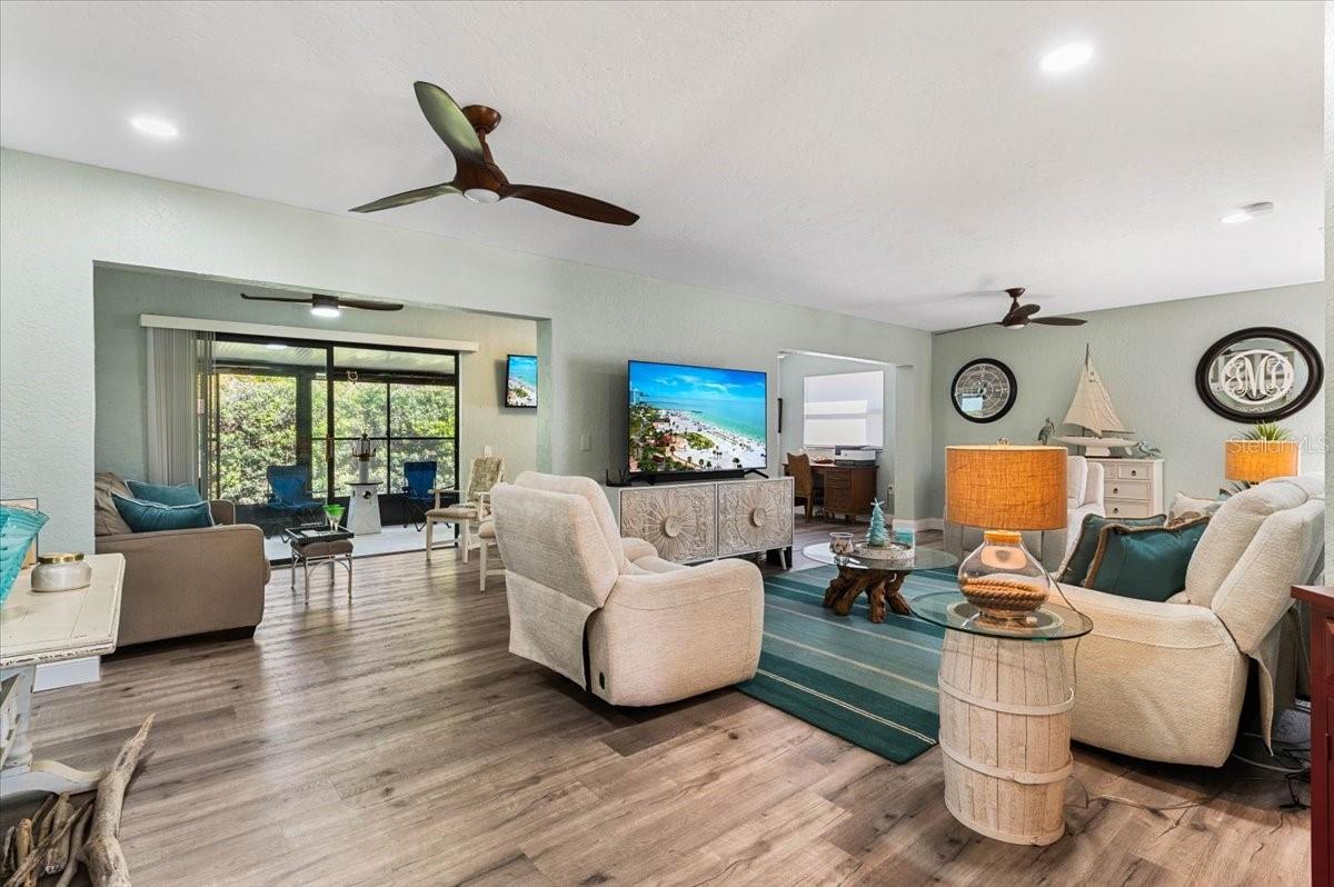 Image 4 of 52 For 286 Laurel Hollow Drive