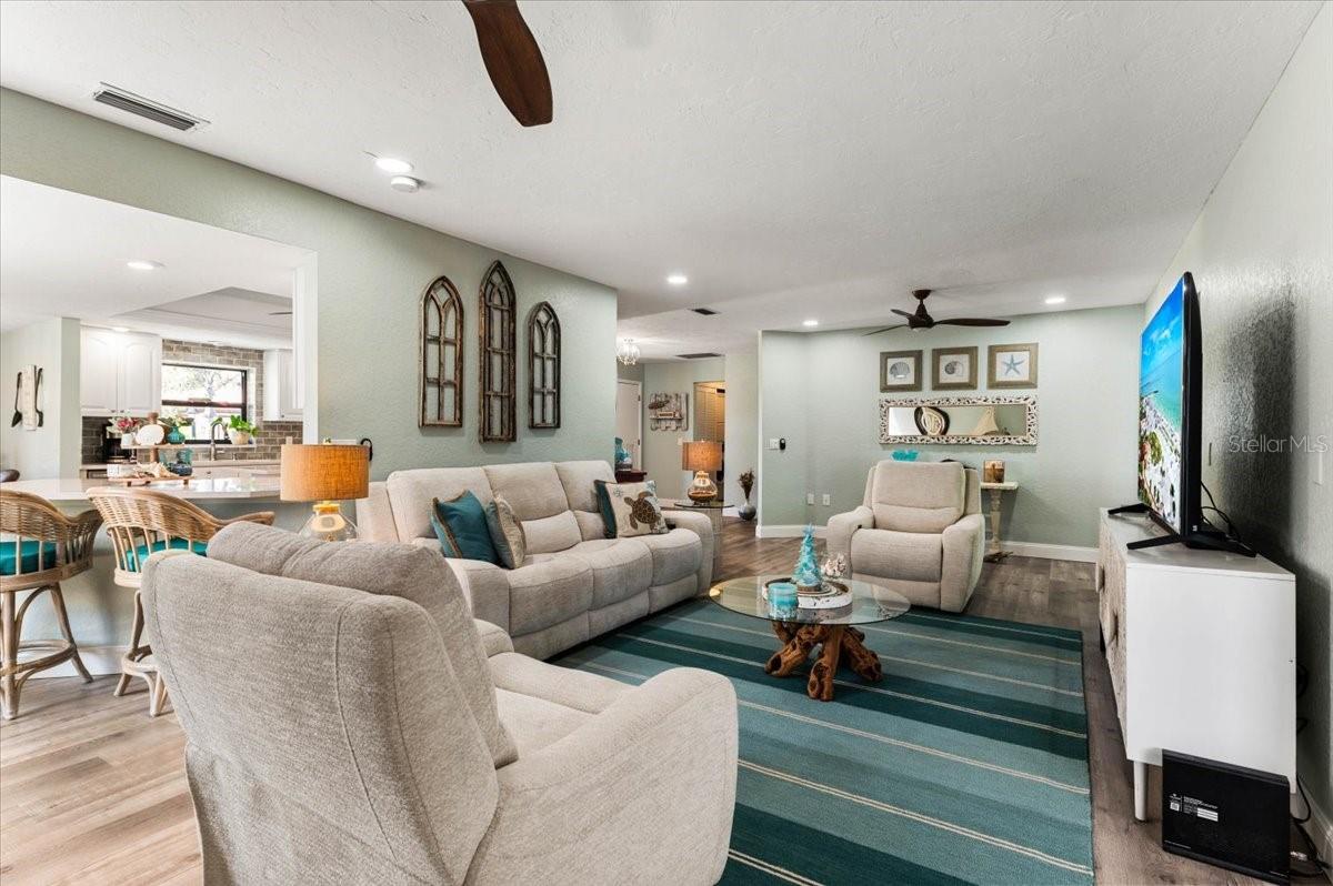 Image 5 of 52 For 286 Laurel Hollow Drive