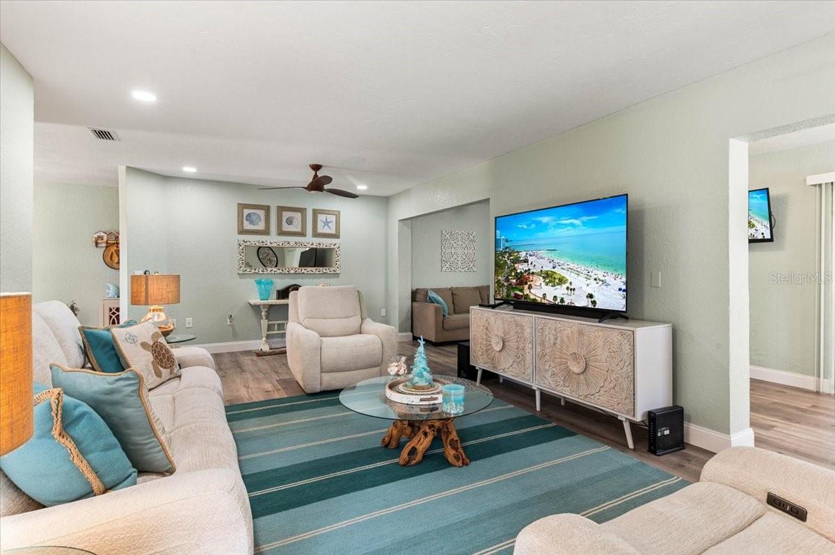 Image 6 of 52 For 286 Laurel Hollow Drive