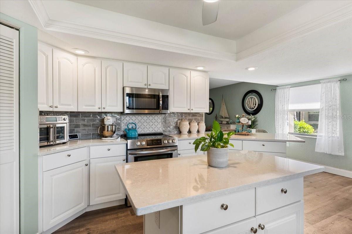 Image 9 of 52 For 286 Laurel Hollow Drive