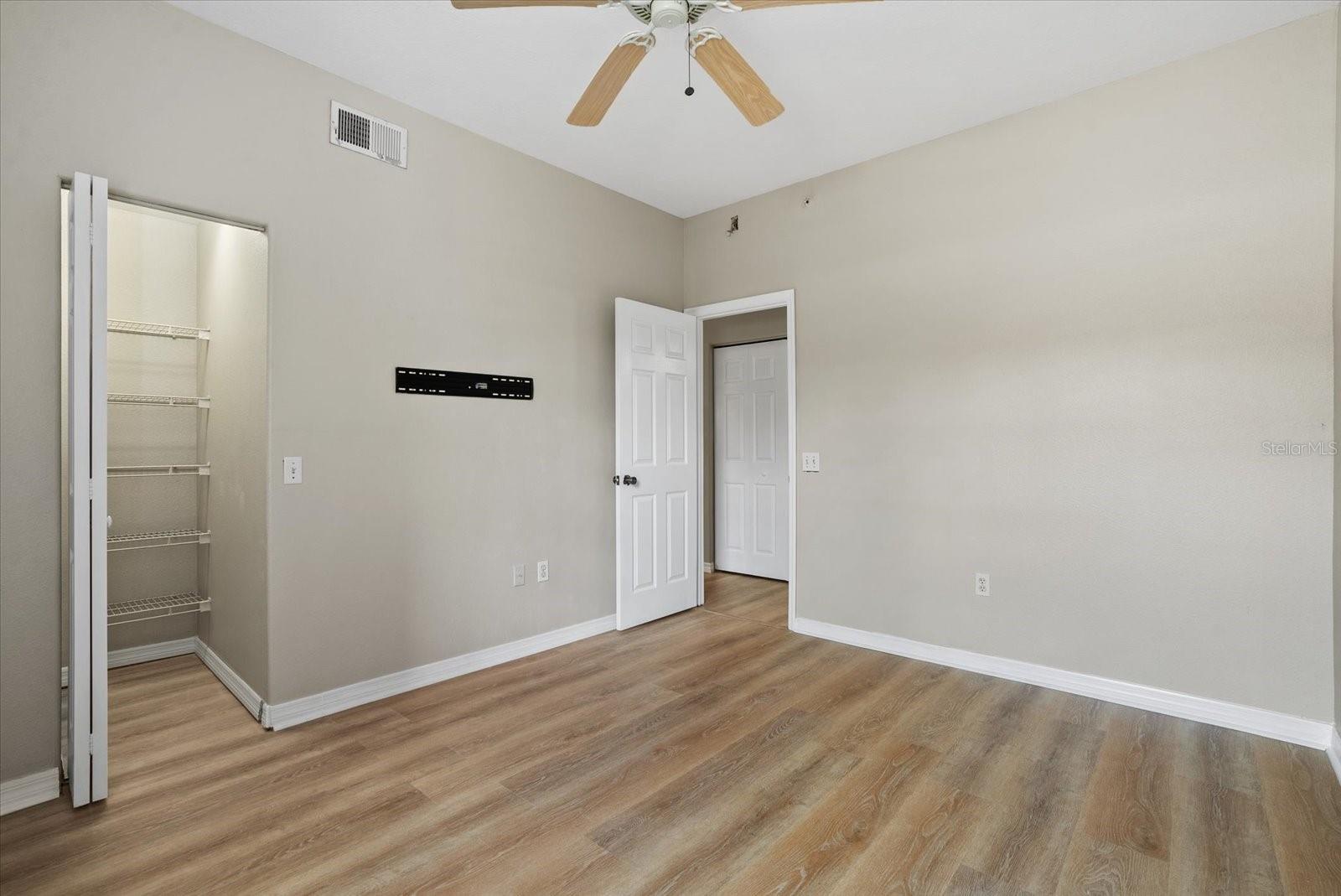 Image 19 of 37 For 4275 Castlebridge Lane 1312