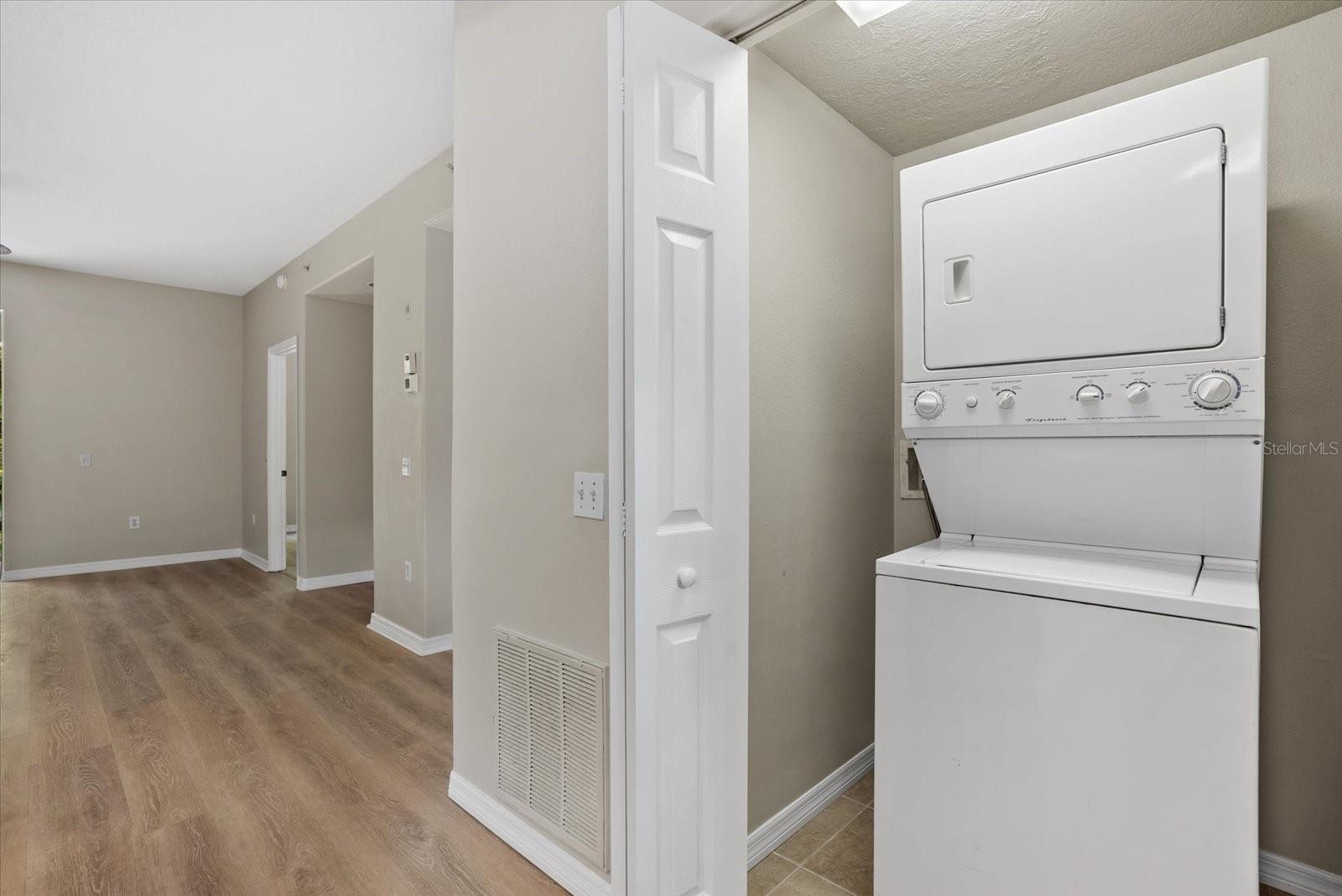 Image 21 of 37 For 4275 Castlebridge Lane 1312