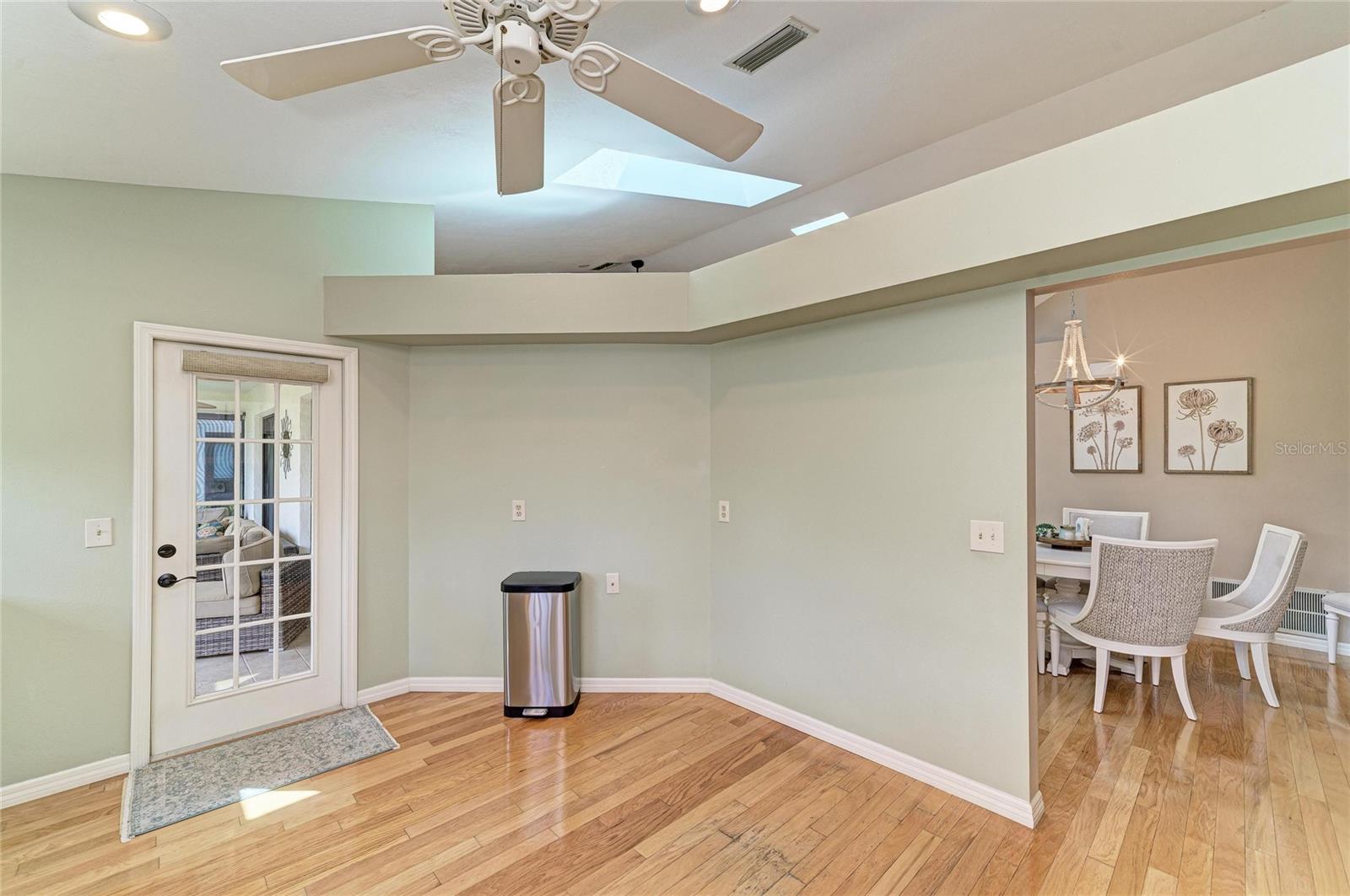 Image 32 of 83 For 246 Laurel Hollow Drive 23