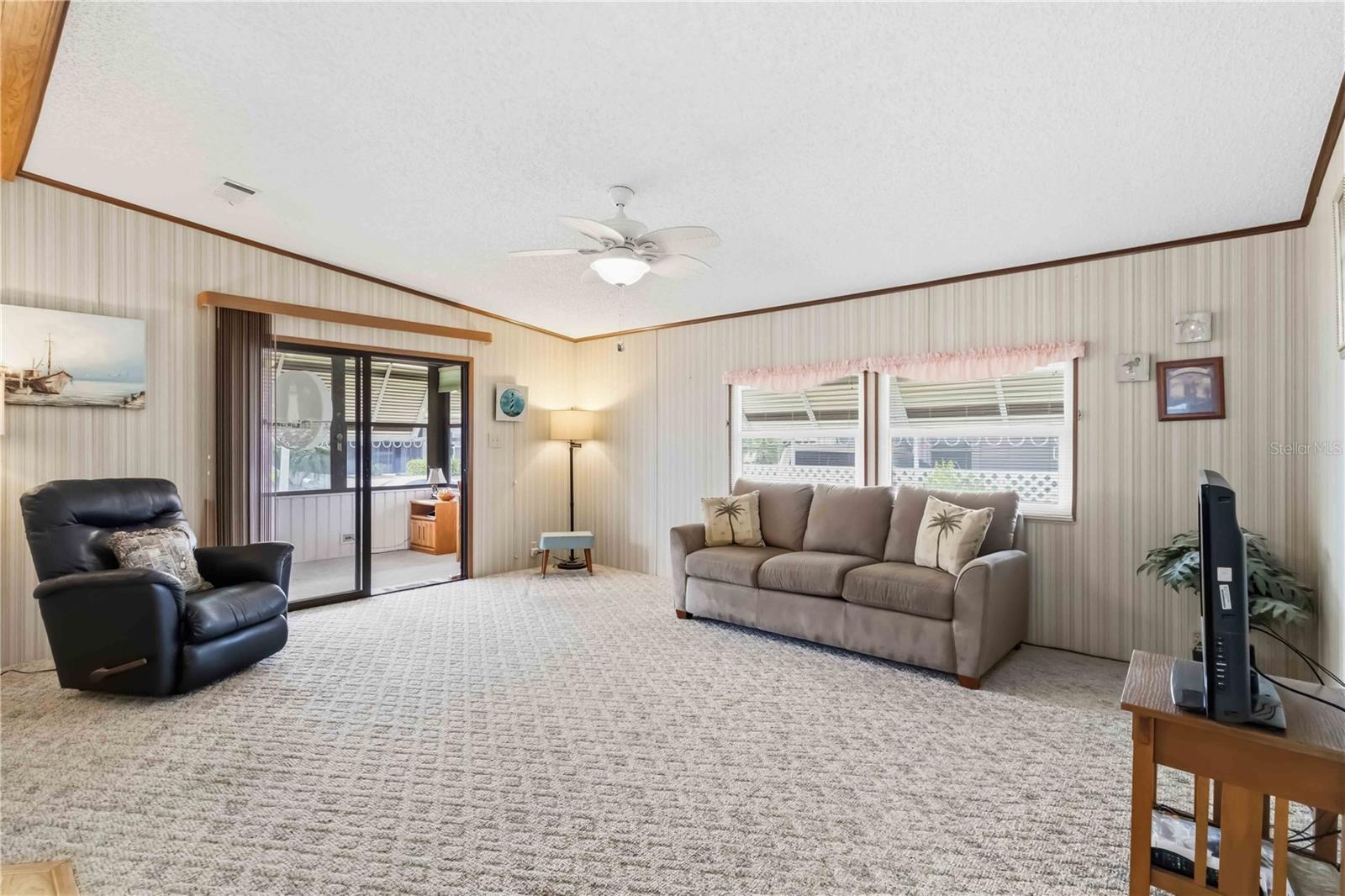 Image 5 of 28 For 1531 46th Avenue E