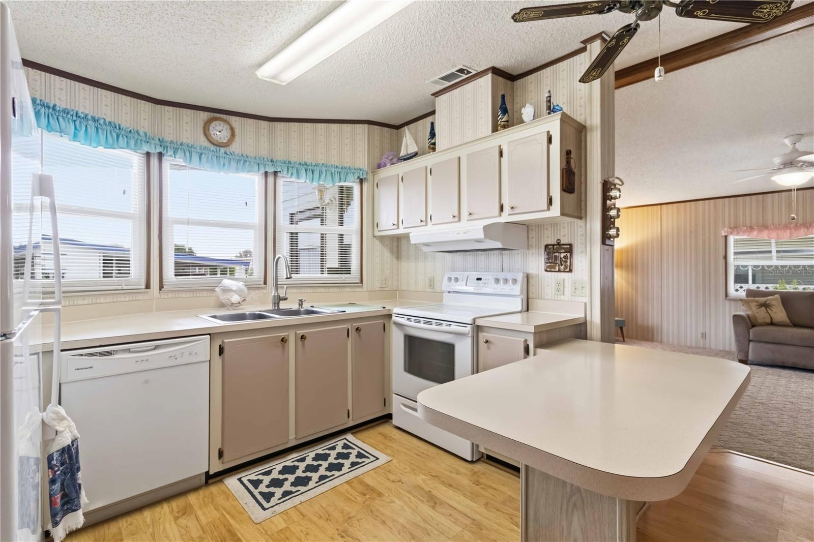 Image 9 of 28 For 1531 46th Avenue E