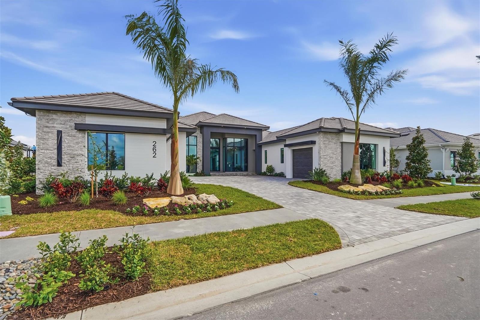 Image 10 of 82 For 262 Crystal Waters Drive