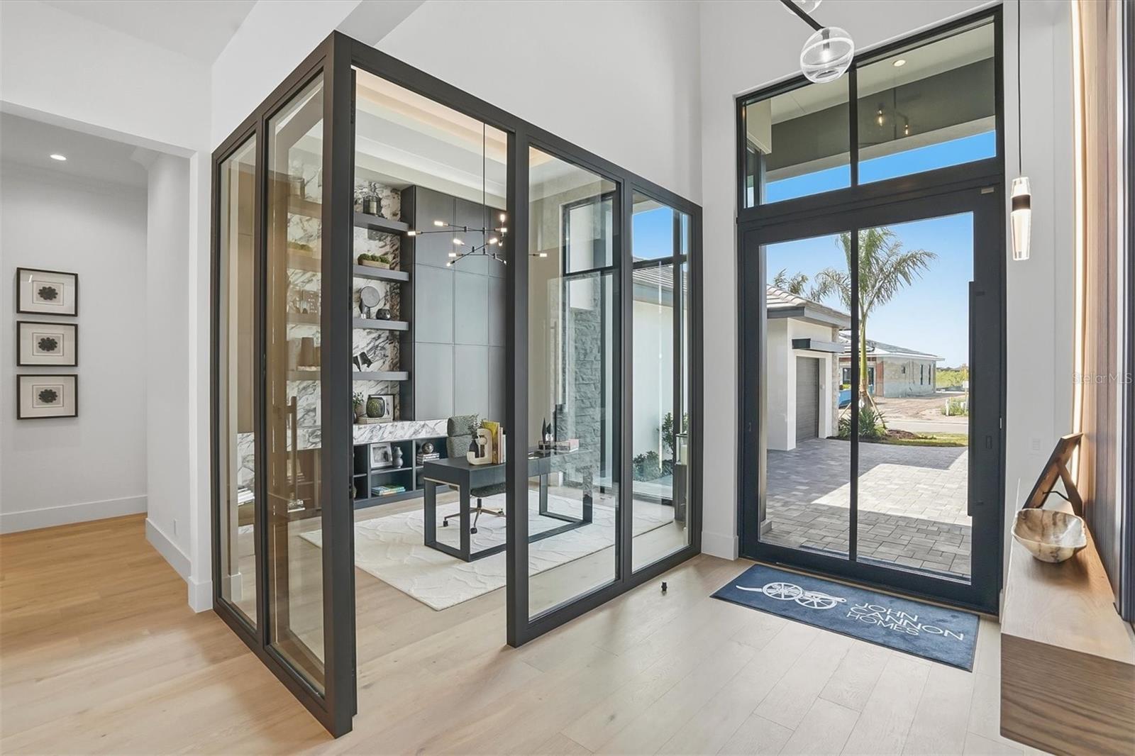 Image 18 of 82 For 262 Crystal Waters Drive