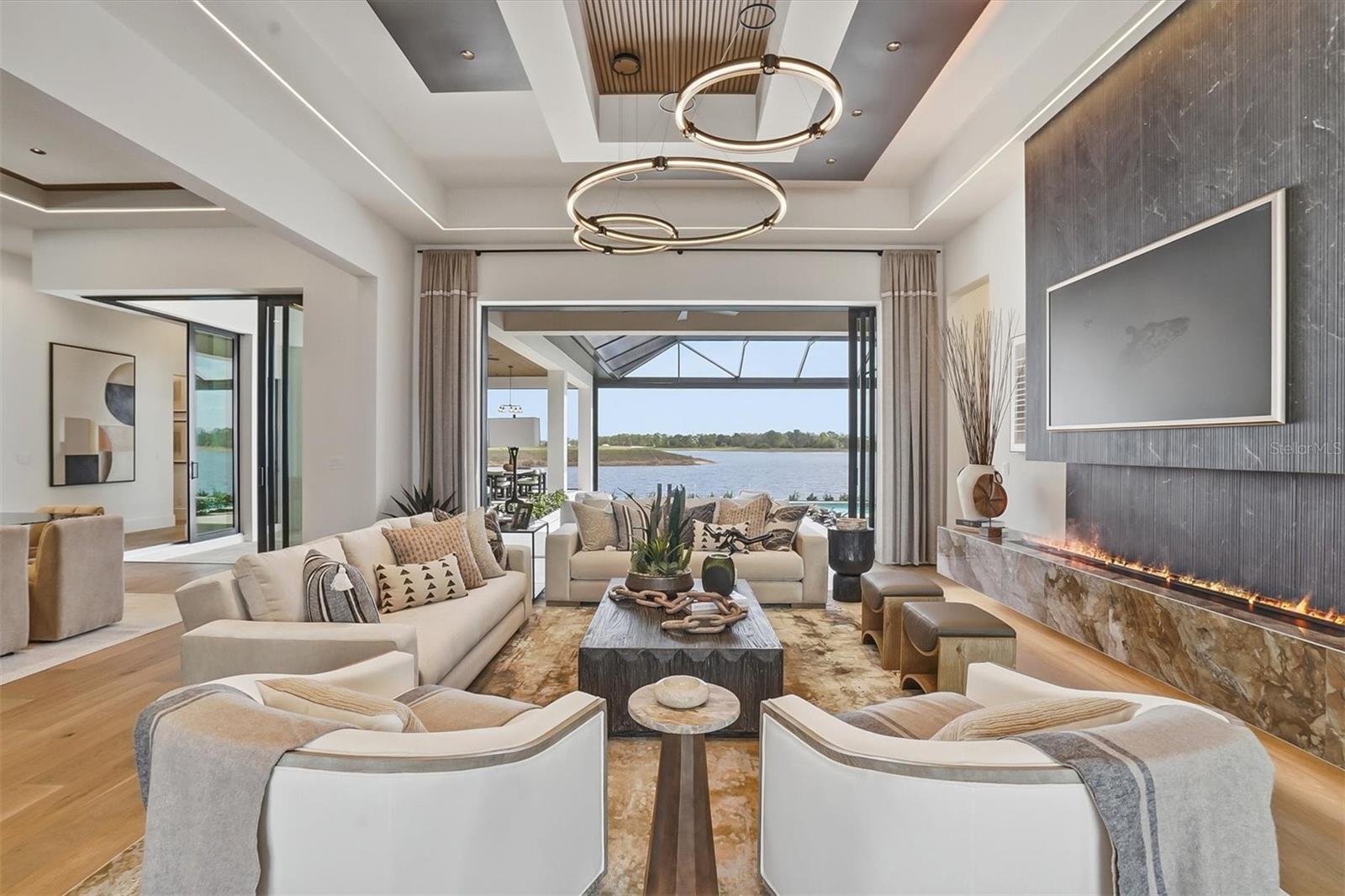 Image 22 of 82 For 262 Crystal Waters Drive