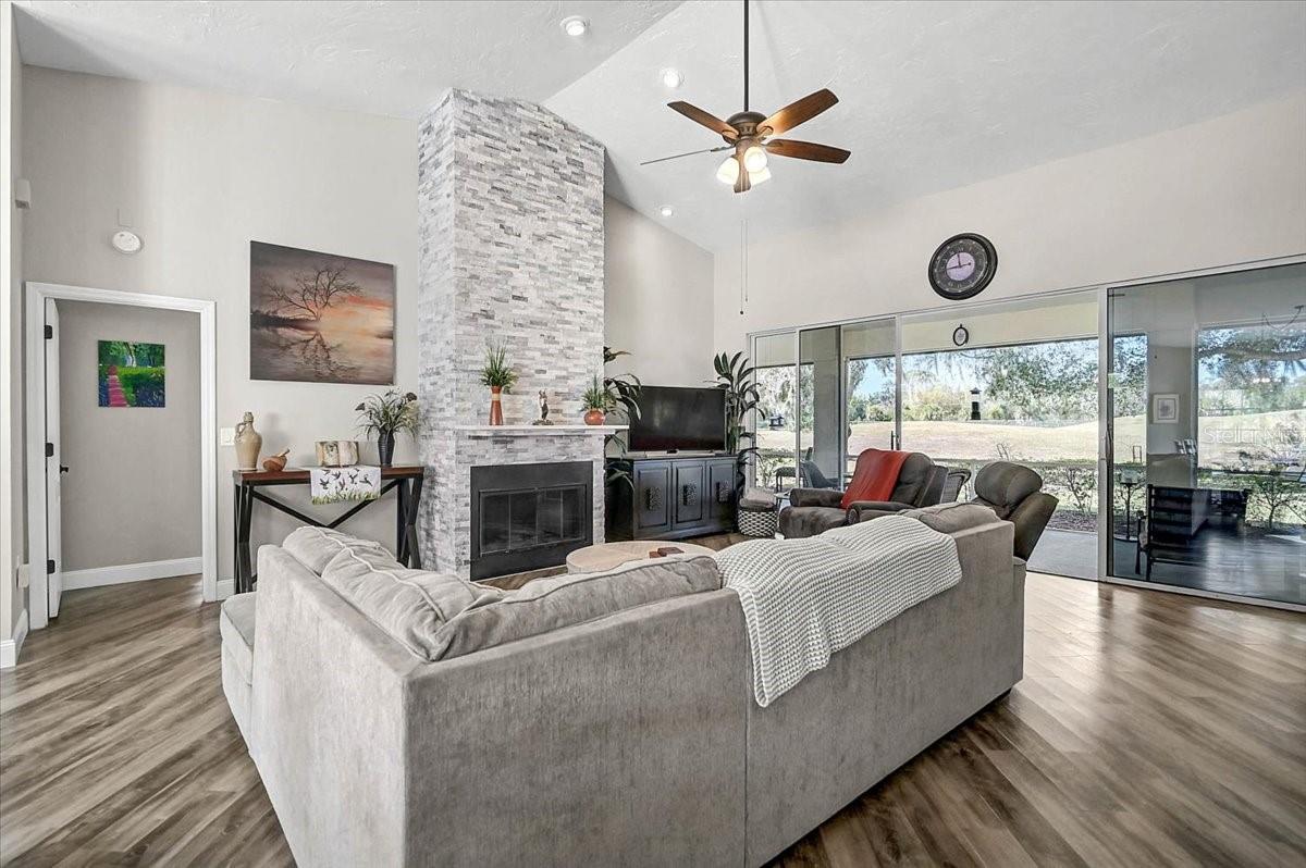 Image 13 of 40 For 4427 Highland Oaks Circle