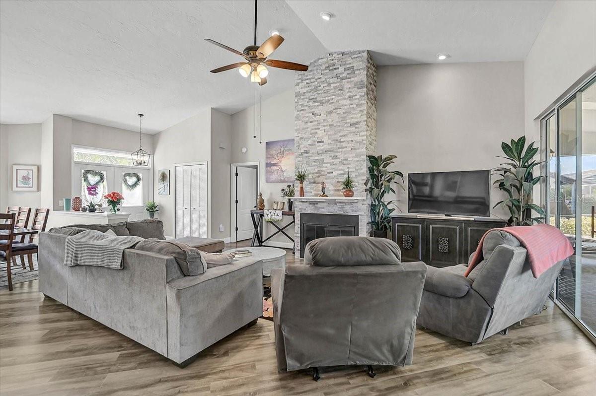 Image 14 of 40 For 4427 Highland Oaks Circle