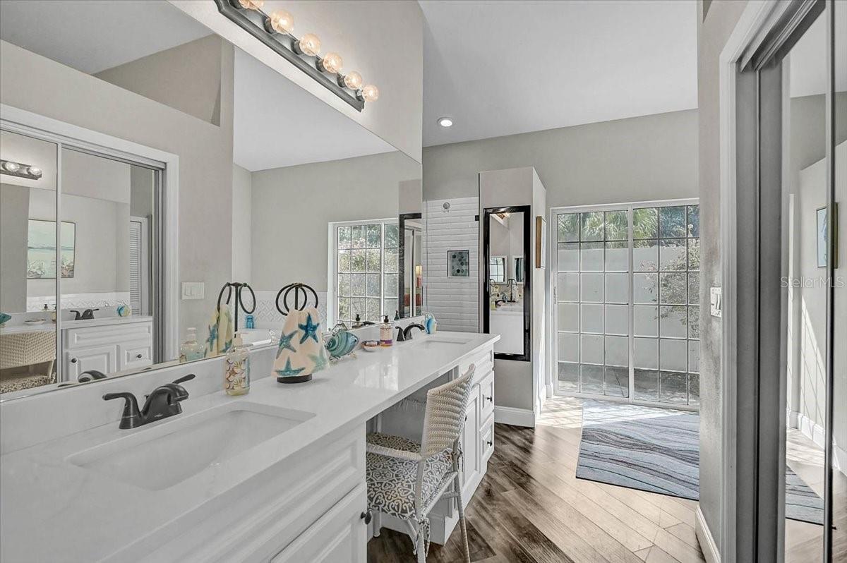 Image 20 of 40 For 4427 Highland Oaks Circle