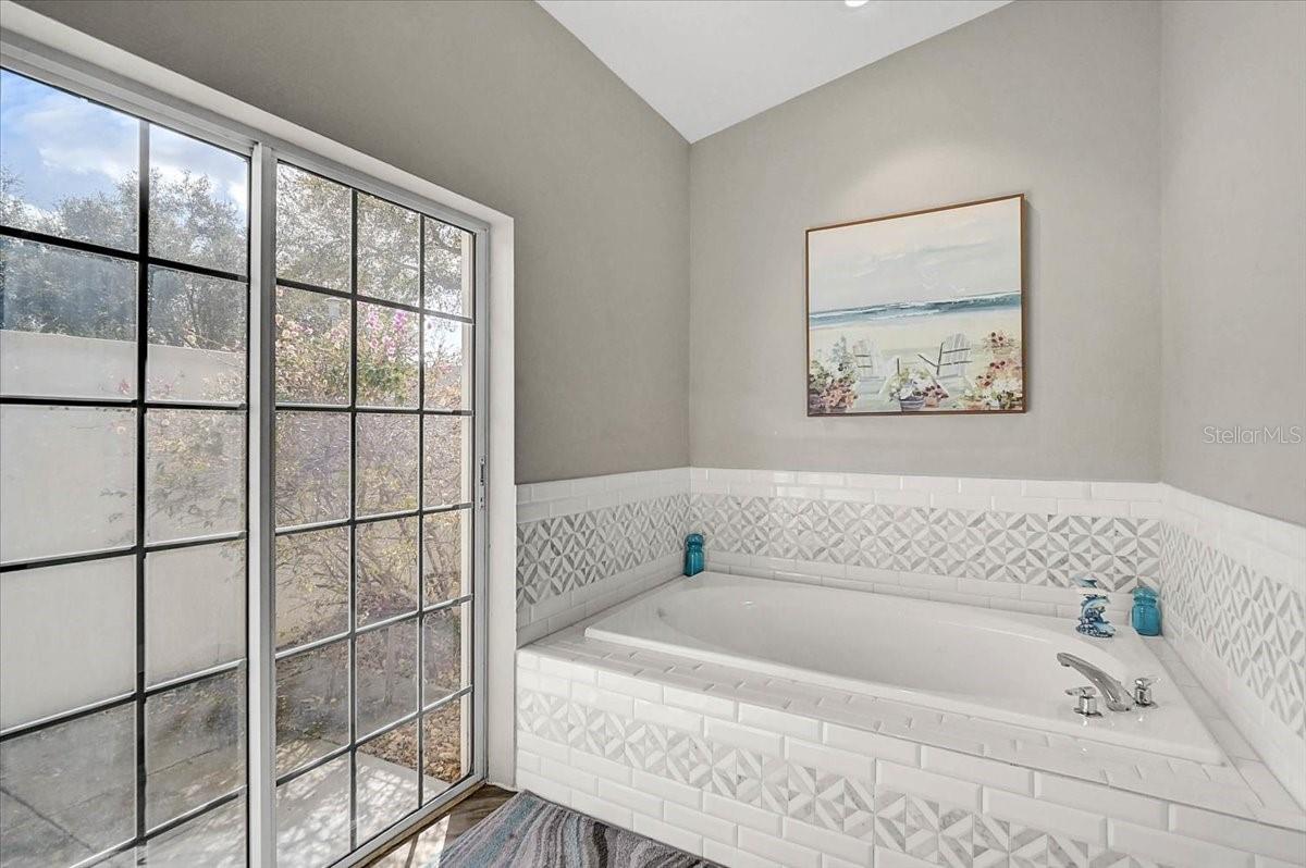 Image 22 of 40 For 4427 Highland Oaks Circle