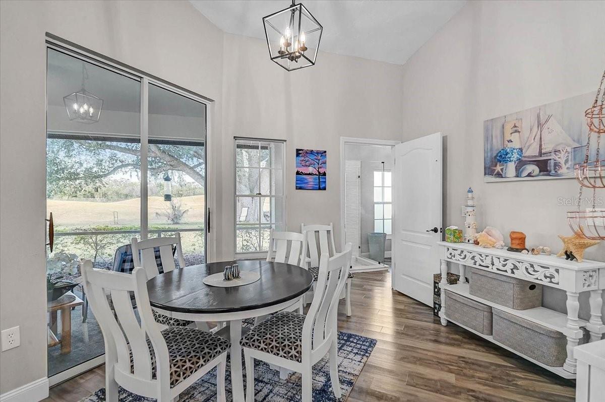 Image 5 of 40 For 4427 Highland Oaks Circle