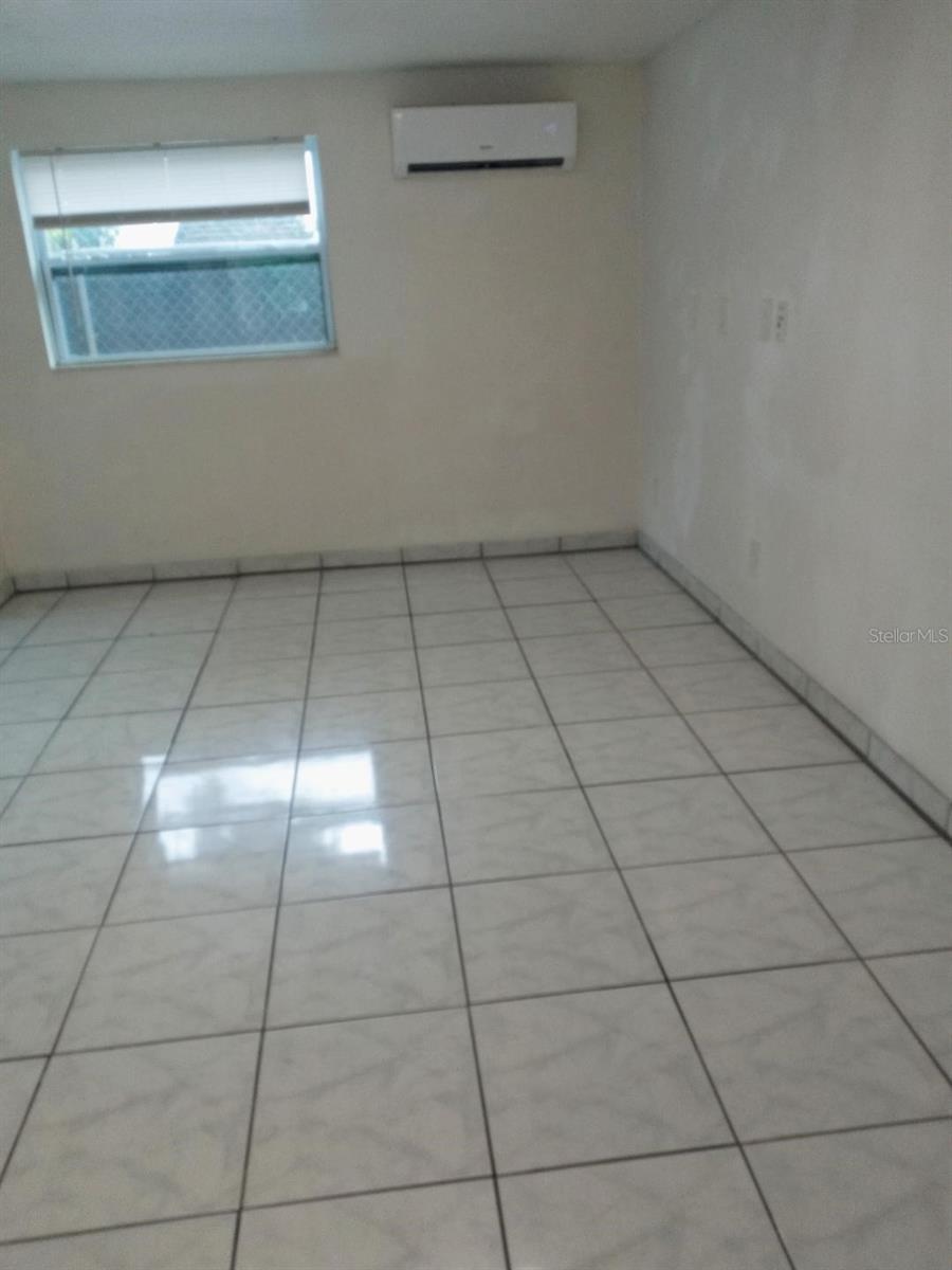 Image 13 of 23 For 805 22nd Avenue W