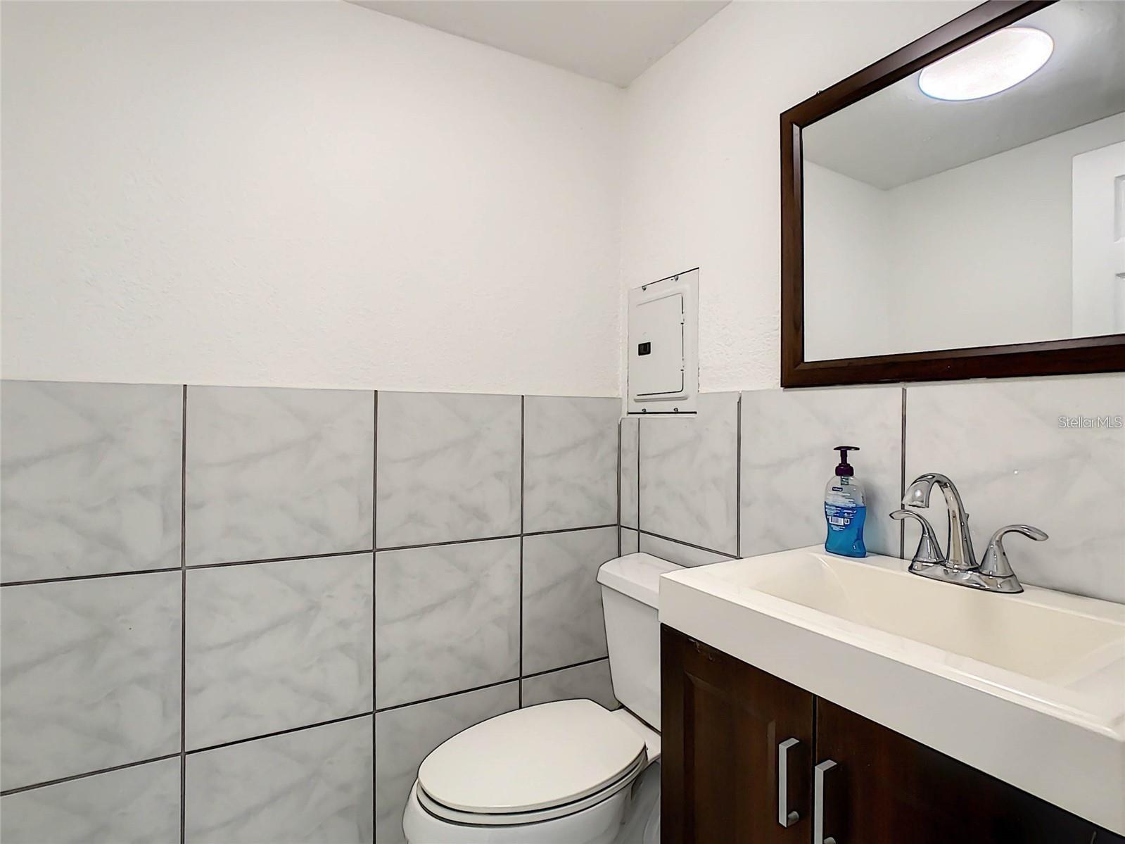 Image 15 of 23 For 805 22nd Avenue W