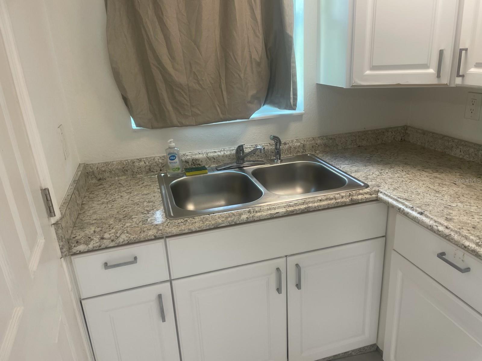 Image 7 of 23 For 805 22nd Avenue W