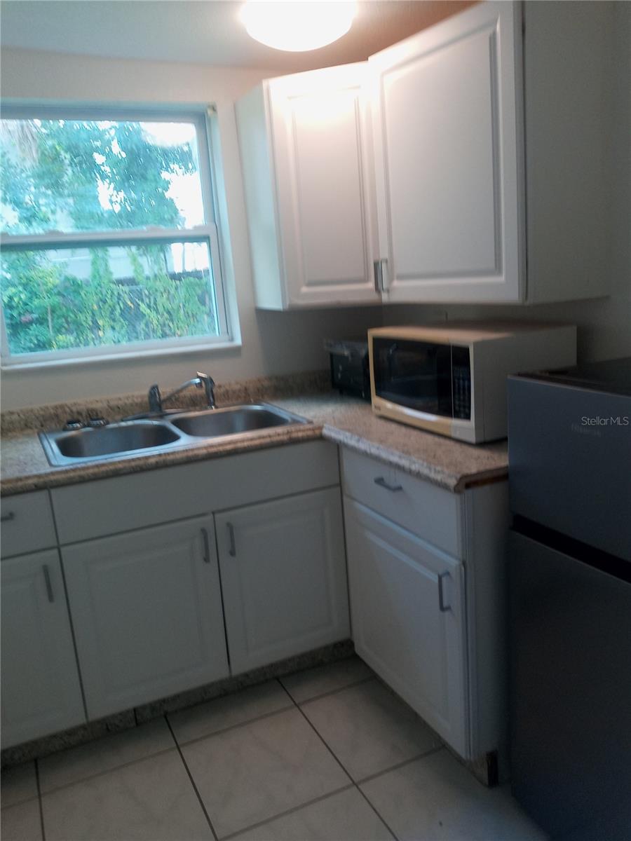 Image 8 of 23 For 805 22nd Avenue W