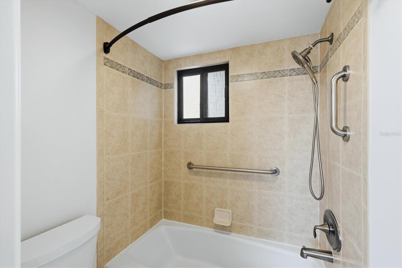 Image 20 of 80 For 135 Woodland Place