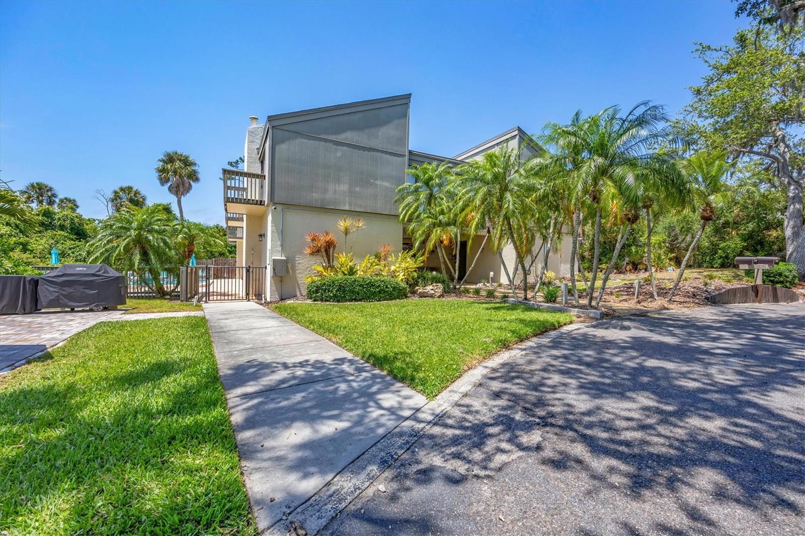 Image 40 of 80 For 135 Woodland Place