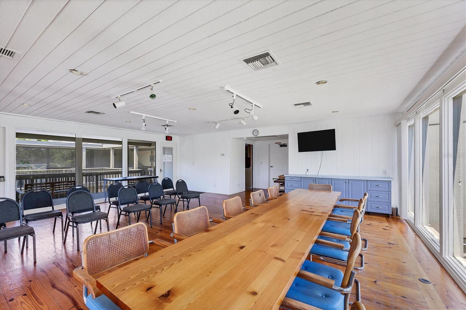 Image 46 of 80 For 135 Woodland Place