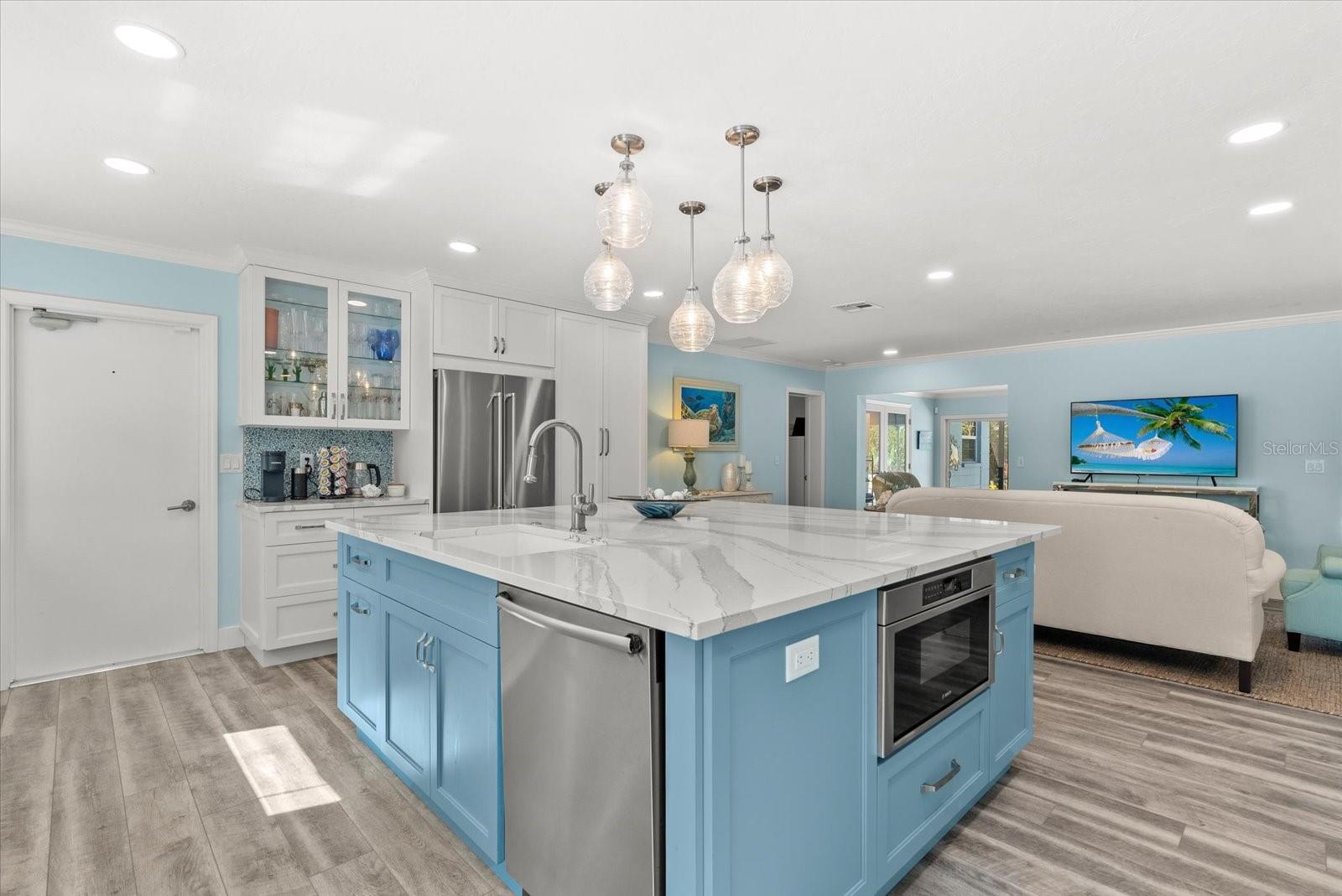 Image 13 of 61 For 704 Tropical Circle