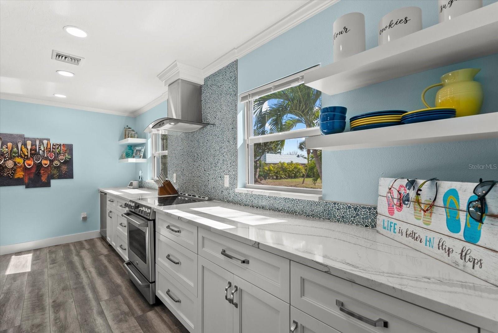 Image 15 of 61 For 704 Tropical Circle