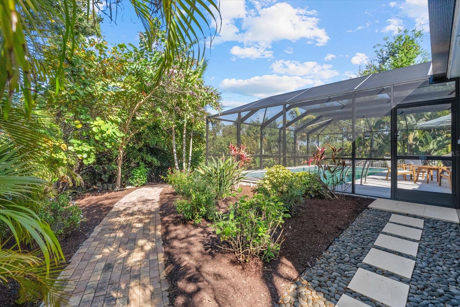 Image 35 of 61 For 704 Tropical Circle