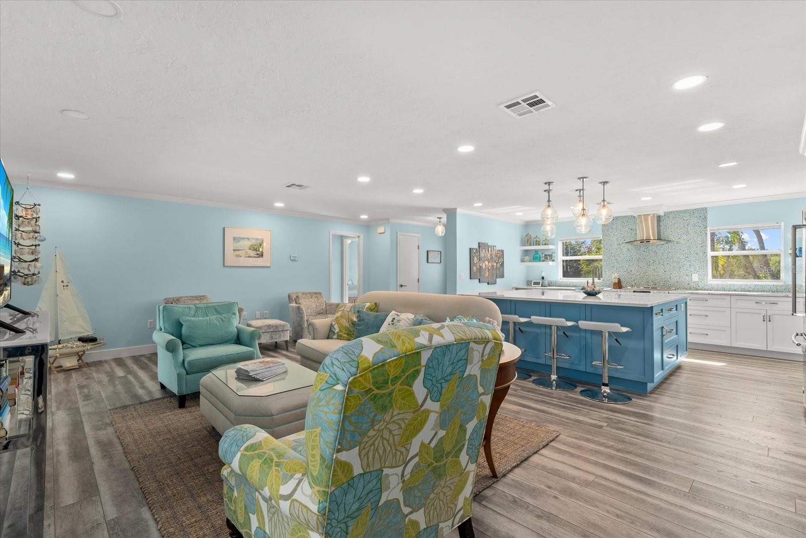 Image 8 of 61 For 704 Tropical Circle