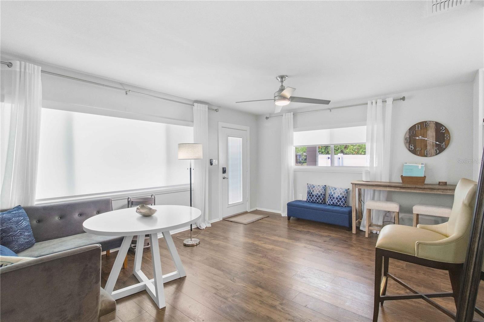 Listing photo id 8 for 2545 Browning Street