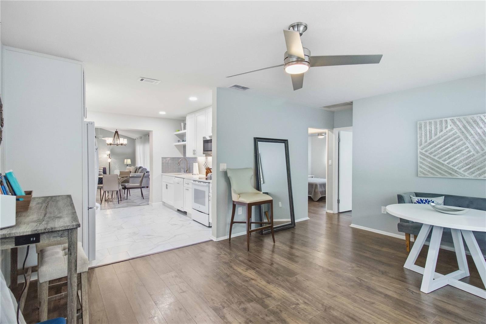 Listing photo id 9 for 2545 Browning Street