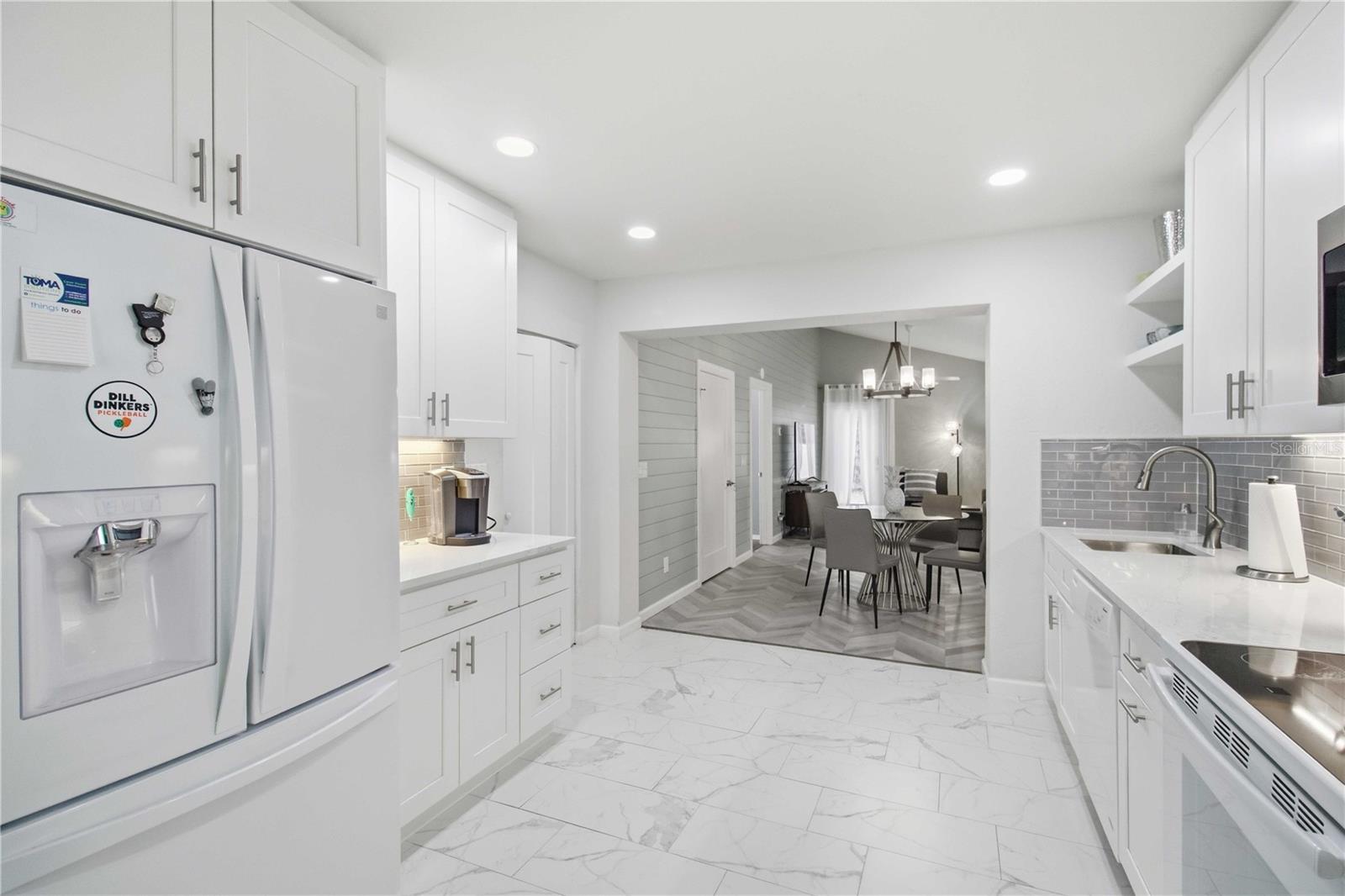 Listing photo id 10 for 2545 Browning Street