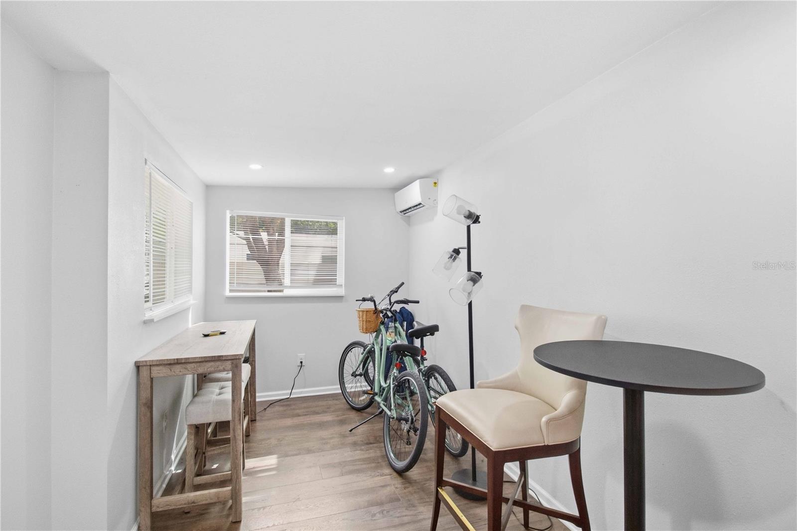 Listing photo id 20 for 2545 Browning Street