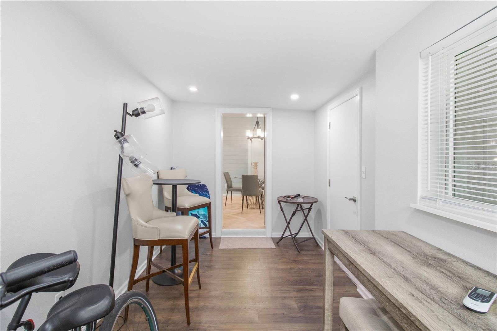 Listing photo id 21 for 2545 Browning Street