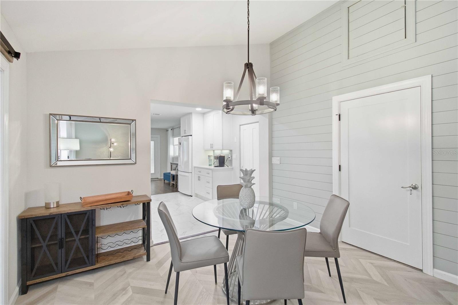 Listing photo id 22 for 2545 Browning Street