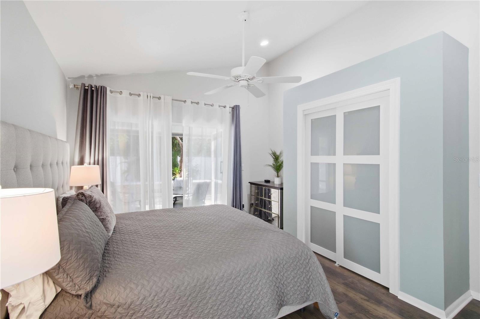 Listing photo id 24 for 2545 Browning Street