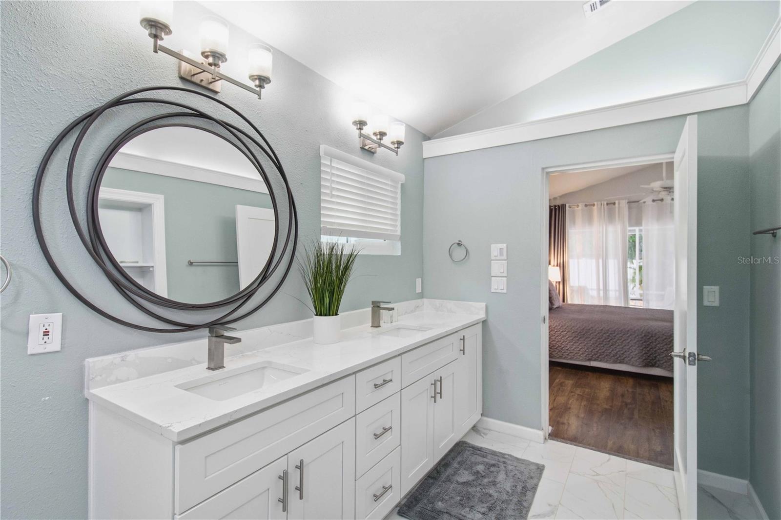 Listing photo id 25 for 2545 Browning Street