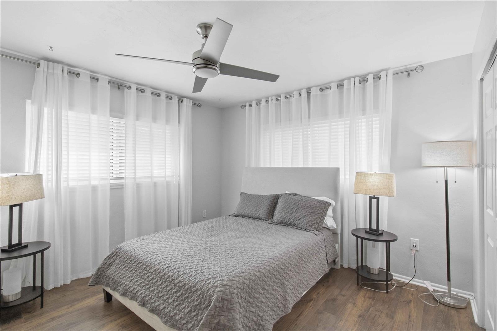 Listing photo id 26 for 2545 Browning Street