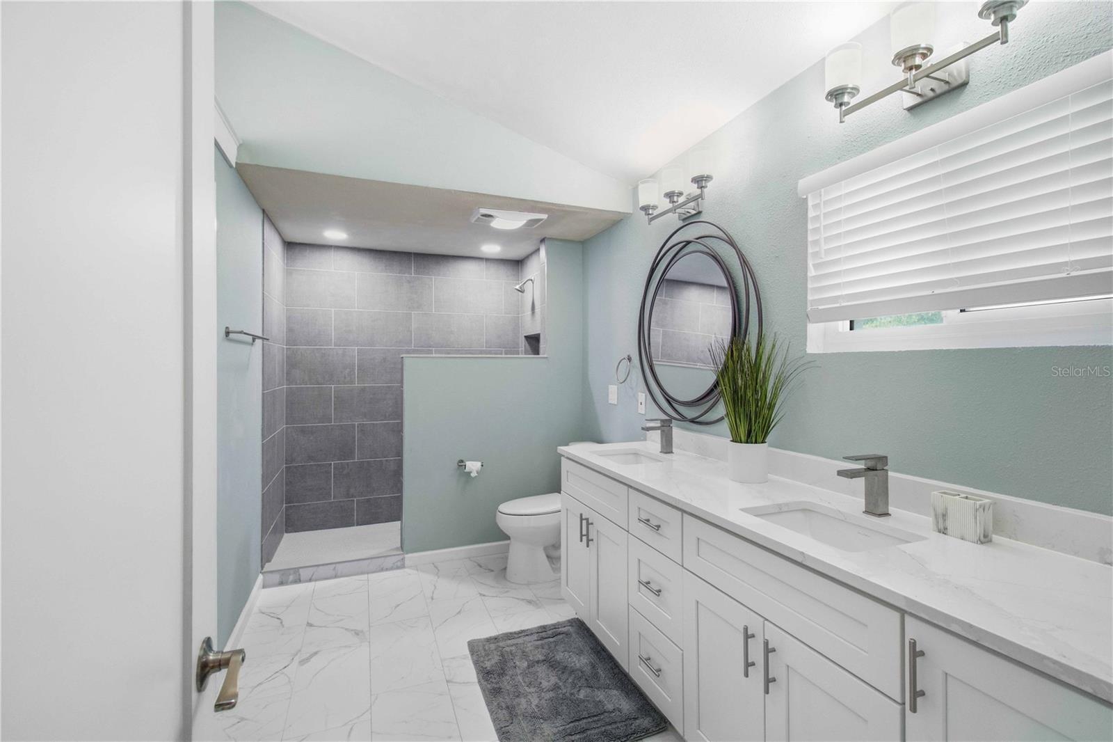 Listing photo id 27 for 2545 Browning Street