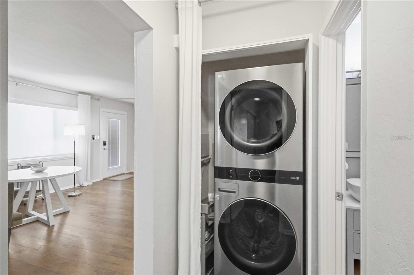 Listing photo id 29 for 2545 Browning Street